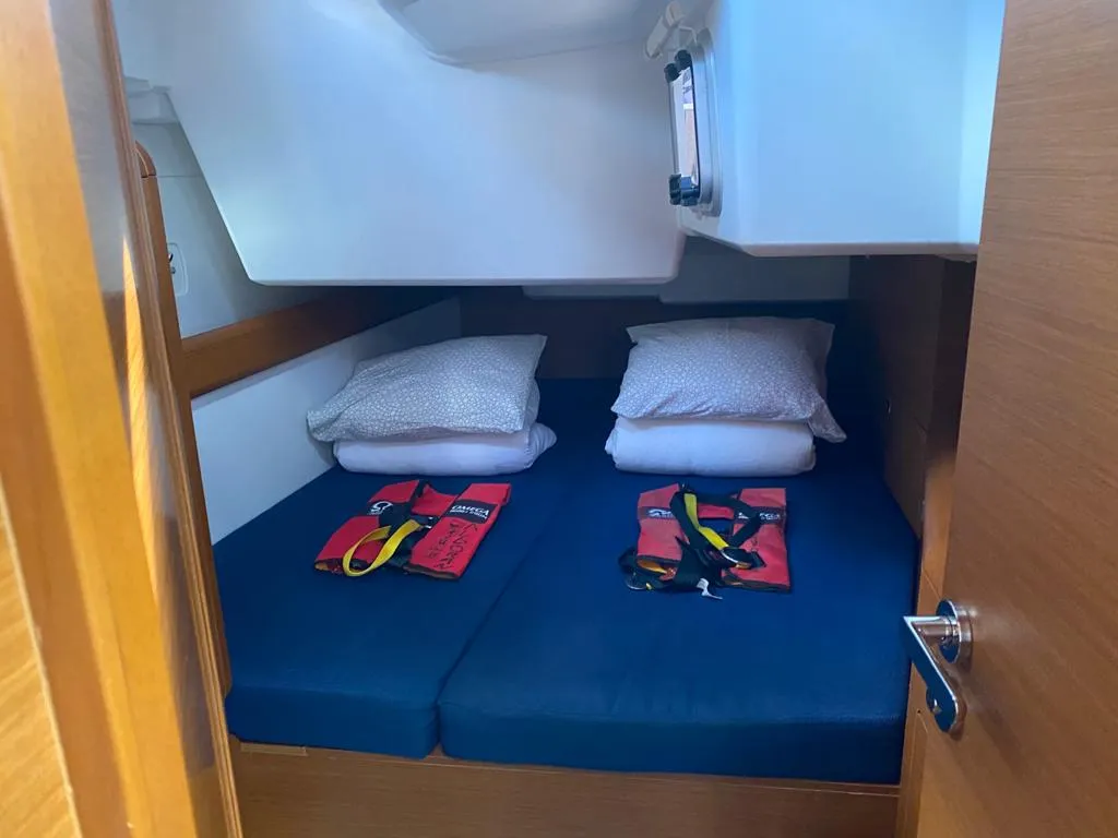 Cabin on Alboran Pacharan (Cabo Verde), a Jeanneau Sun Odyssey 519 sailboat at Murdeira, Cape Verde