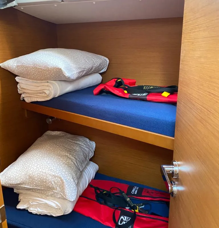 Cabin on Alboran Pacharan (Cabo Verde), a Jeanneau Sun Odyssey 519 sailboat at Murdeira, Cape Verde