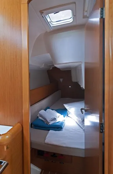 Cabin on Buena Suerte, a Jeanneau Sun Odyssey 33i sailboat at Split, Croatia
