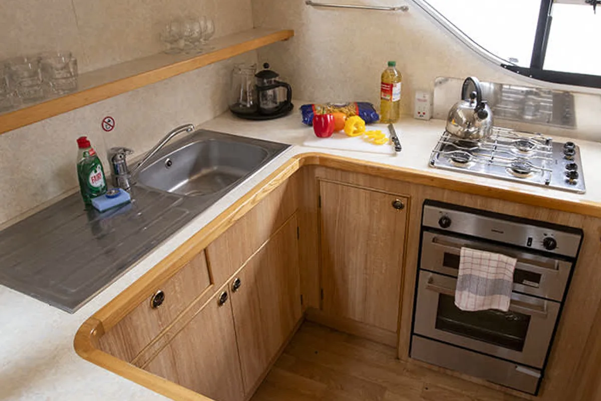 Galley of Classique Star - Budget 1, a Cygnet Classique Star motorboat at Frankfort, United States