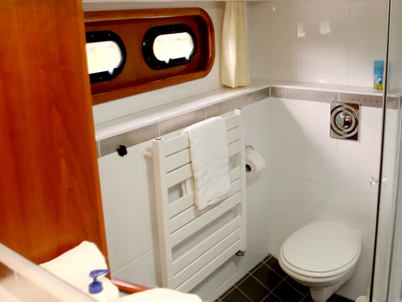 Head on Royal, a Pacific Allure 155 motor yacht at Heukelum, Netherlands