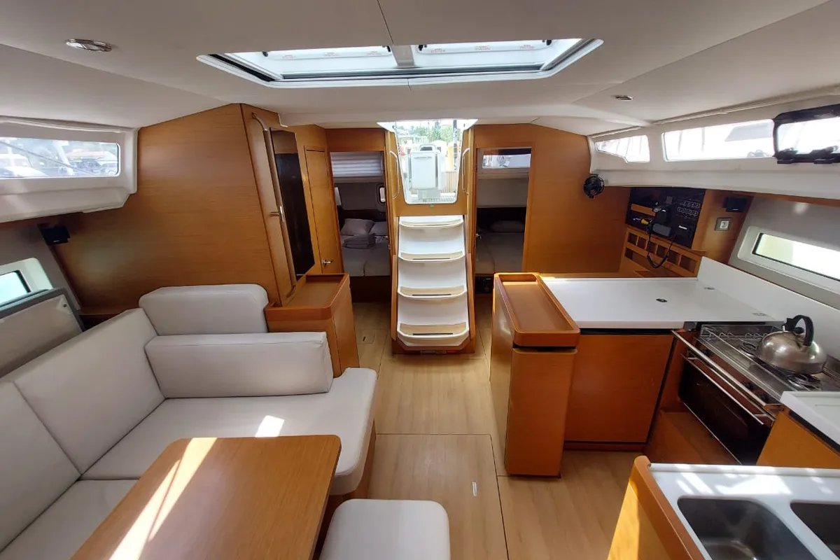 Salon of Apollonas, a Jeanneau Sun Odyssey 440 sailboat at Kontokali, Greece