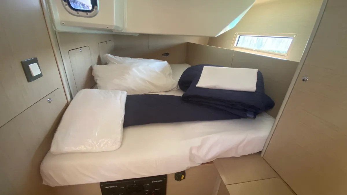 Cabin on Vela, a Beneteau Oceanis 40.1 sailboat at Rosignano Solvay, Italy