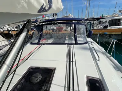 Deck of Vela, a Beneteau Oceanis 40.1 sailboat at Rosignano Solvay, Italy