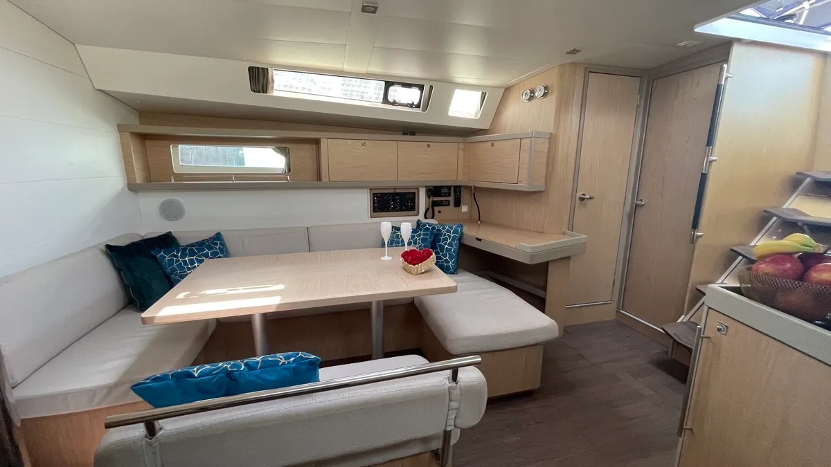 Salon of Vela, a Beneteau Oceanis 40.1 sailboat at Rosignano Solvay, Italy