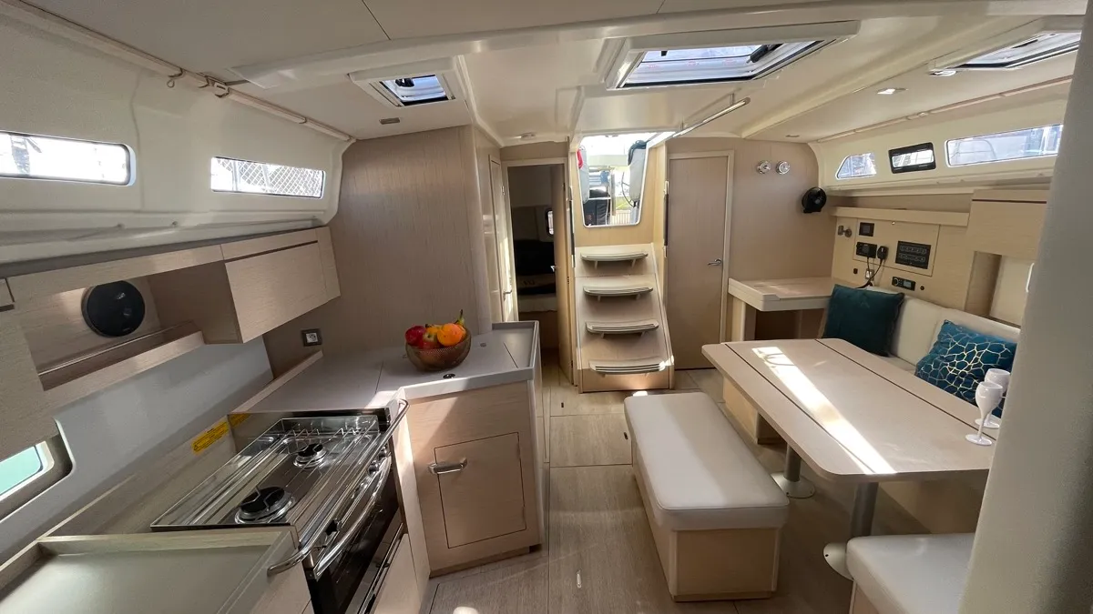 Salon of Vela, a Beneteau Oceanis 40.1 sailboat at Rosignano Solvay, Italy