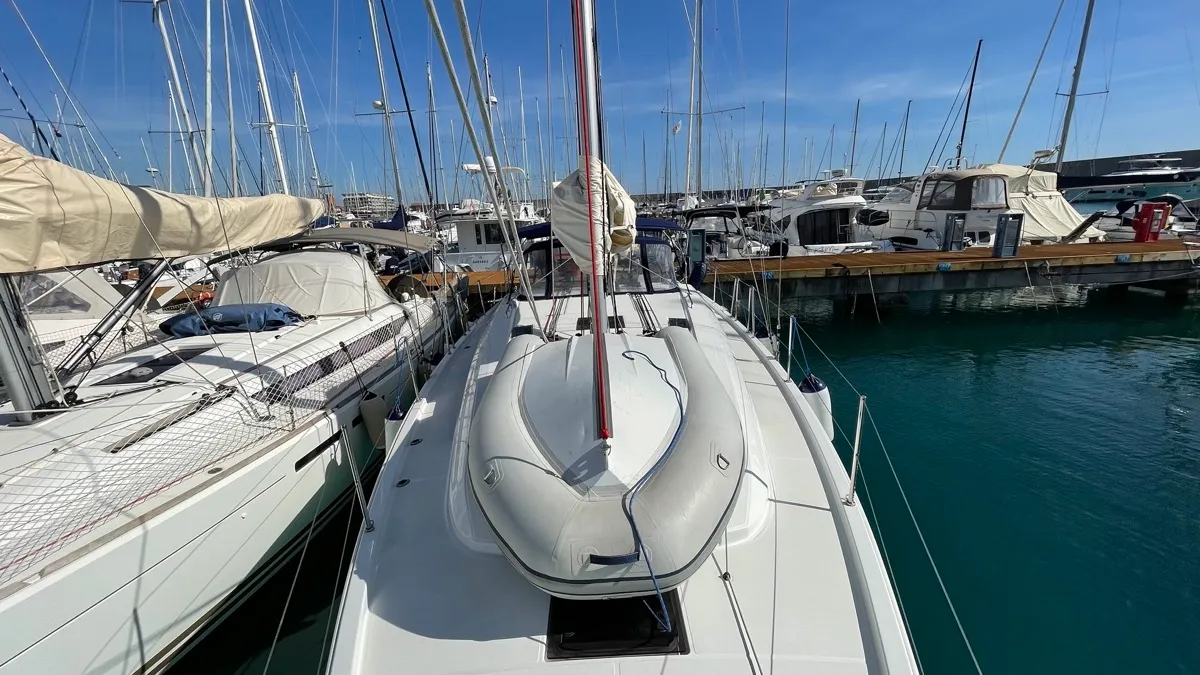 Deck of Vela, a Beneteau Oceanis 40.1 sailboat at Rosignano Solvay, Italy