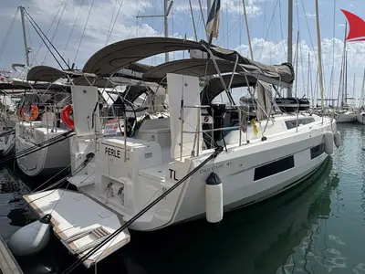 Perle, a Dufour 41 sailboat at Hyères, France