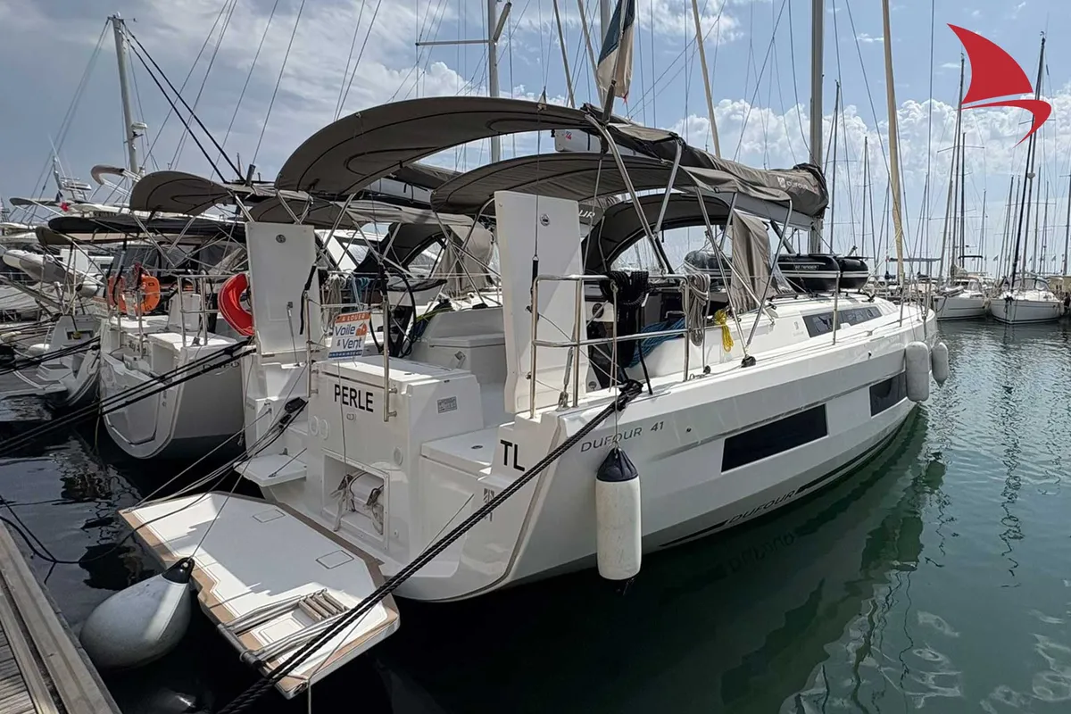 Perle, a Dufour 41 sailboat at Hyères, France