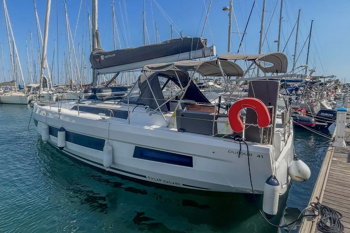 Perle, a Dufour 41 sailboat at Hyères, France