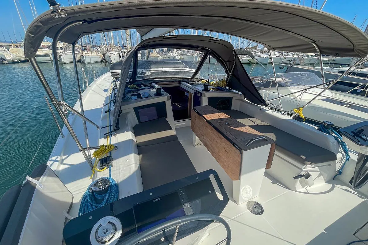 Perle, a Dufour 41 sailboat at Hyères, France
