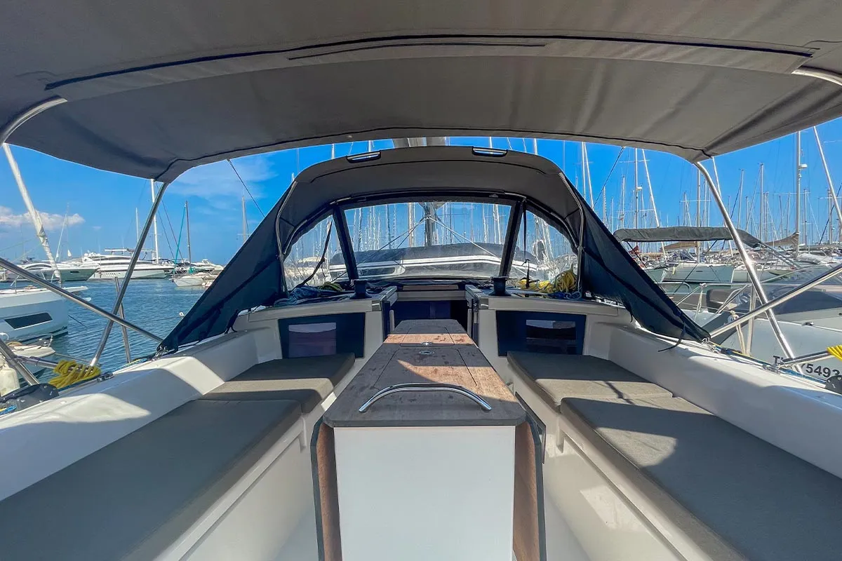Perle, a Dufour 41 sailboat at Hyères, France
