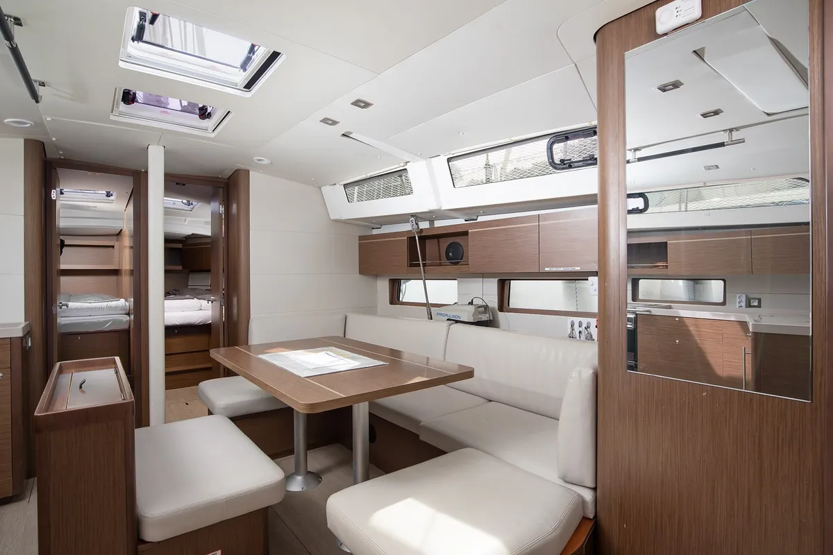 Salon of Amore di Mare, a Beneteau Oceanis 46.1 sailboat at Općina Medulin, Croatia
