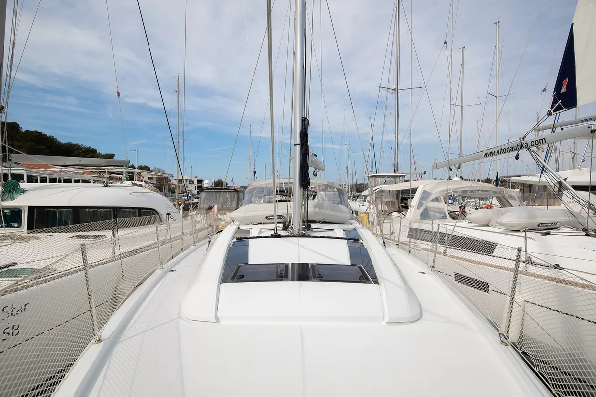 Deck of Amore di Mare, a Beneteau Oceanis 46.1 sailboat at Općina Medulin, Croatia