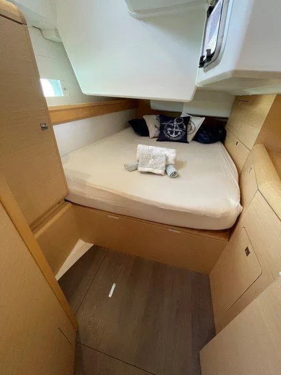 Cabin on Oxygen, a Jeanneau Sun Odyssey 519 sailboat at Road Town, British Virgin Islands