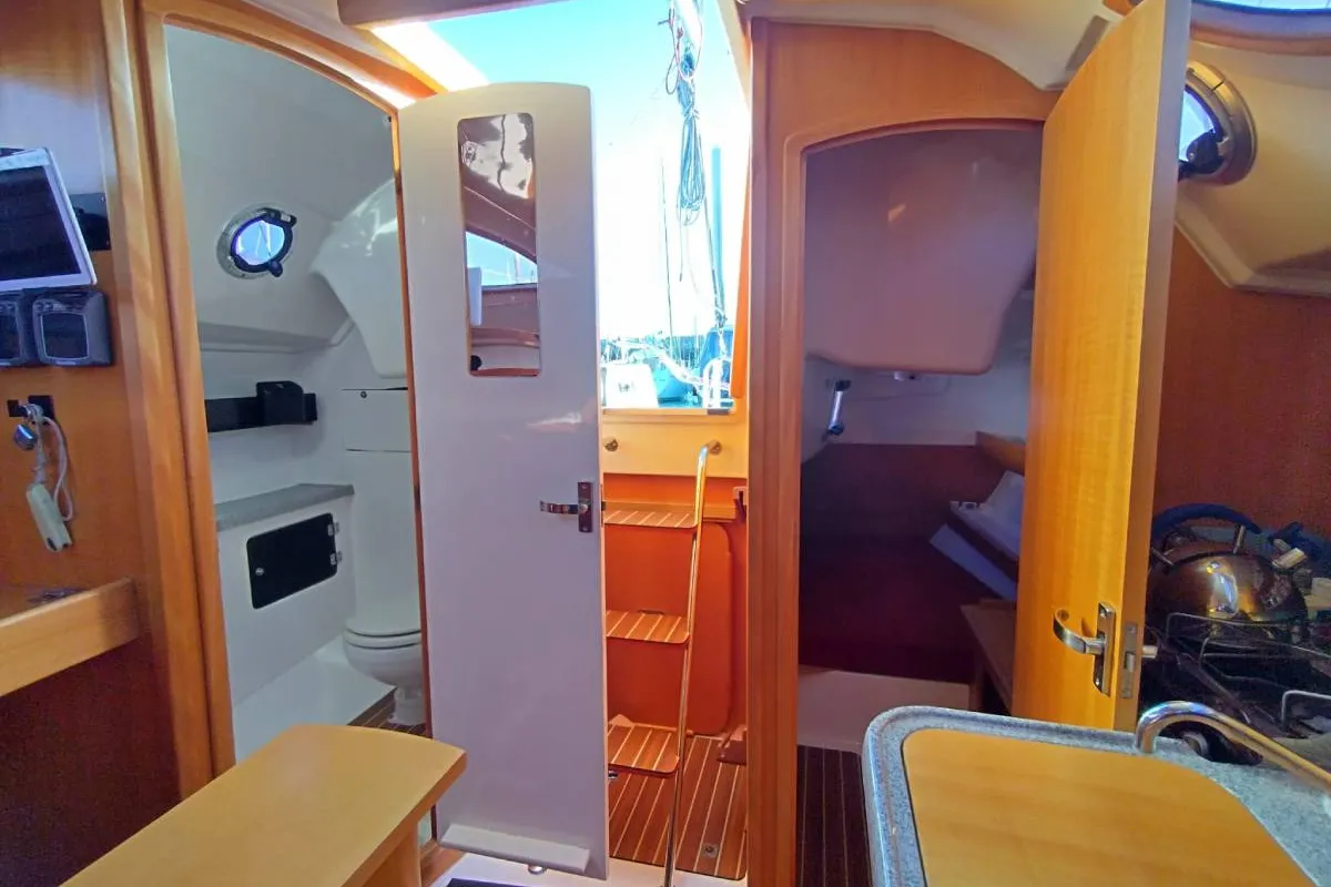Head on Grand Patience, a Northman Maxus 28 Standard sailboat at Saint-Cast-le-Guildo, France