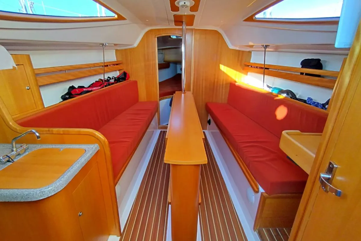 Salon of Grand Patience, a Northman Maxus 28 Standard sailboat at Saint-Cast-le-Guildo, France