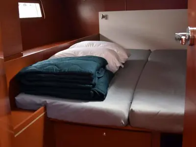 Cabin on ANTONIOS, a Beneteau Oceanis 51.1 sailboat at Athens, Greece