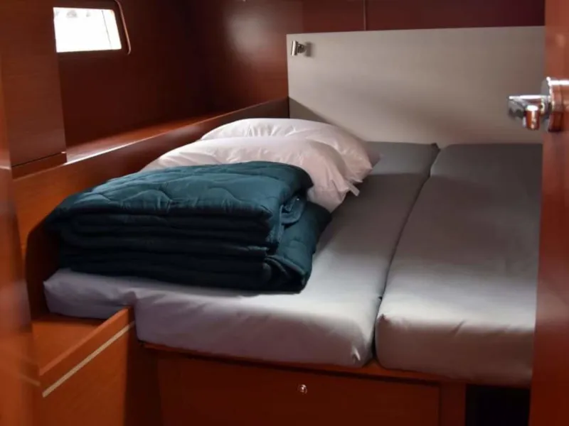 Cabin on ANTONIOS, a Beneteau Oceanis 51.1 sailboat at Athens, Greece