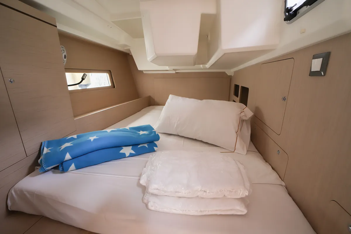 Cabin on Eonia, a Beneteau Oceanis 46.1 sailboat at Castellammare del Golfo, Italy