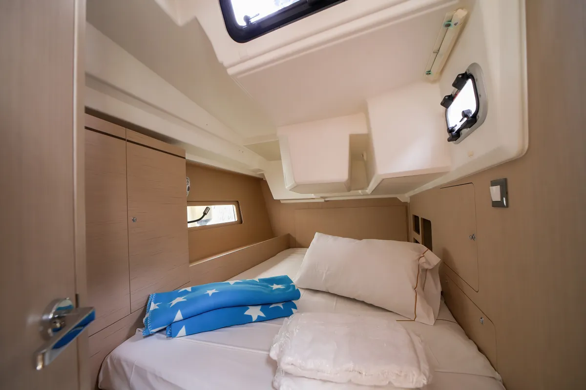 Cabin on Eonia, a Beneteau Oceanis 46.1 sailboat at Castellammare del Golfo, Italy