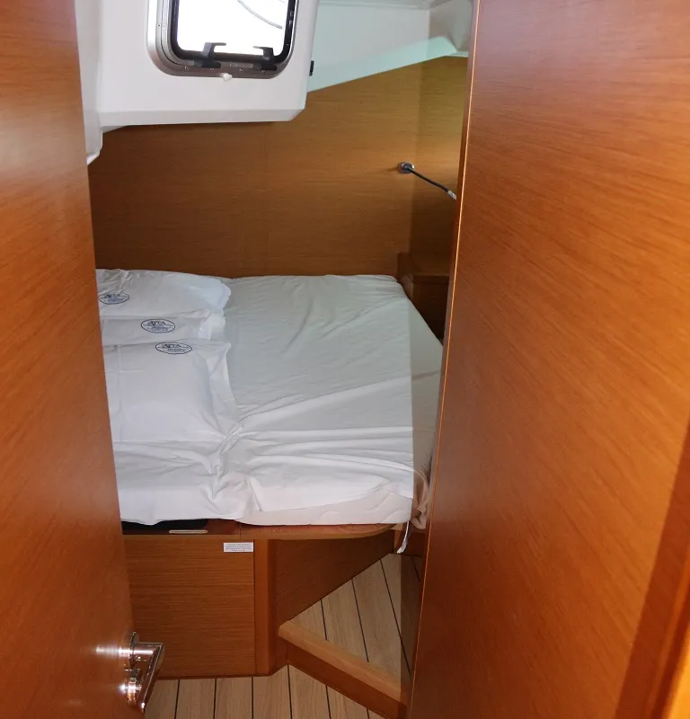 Cabin on Mystic Dreams, a Jeanneau 54 sailboat at Općina Sukošan, Croatia