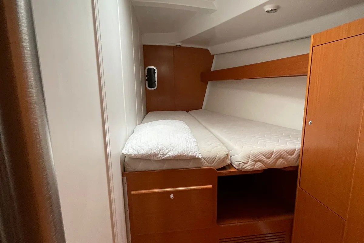 Cabin on Nisyros, a Beneteau Cyclades 50.5 sailboat at Piombino, Italy