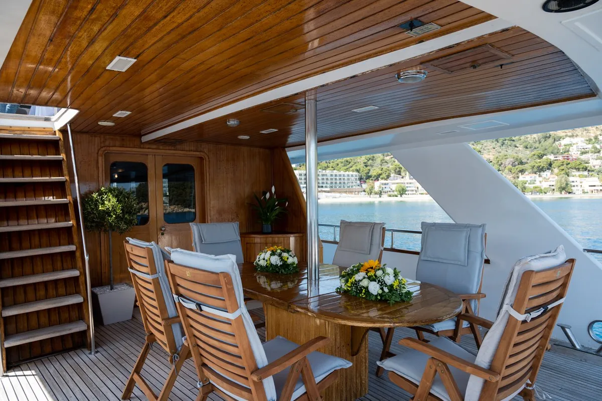 Deck of Elena, a Perama Shipyard M/Y Elena motor yacht at Τροκαντερό, Greece