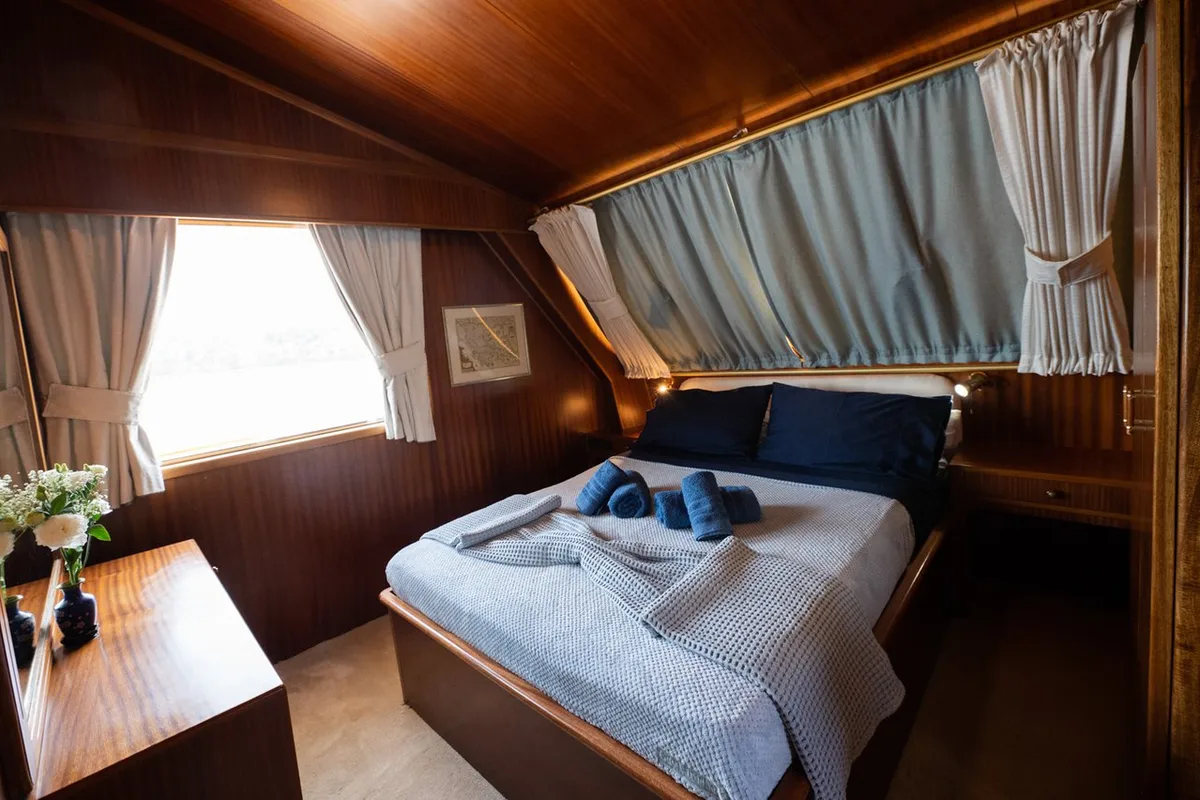 Cabin on Elena, a Perama Shipyard M/Y Elena motor yacht at Τροκαντερό, Greece