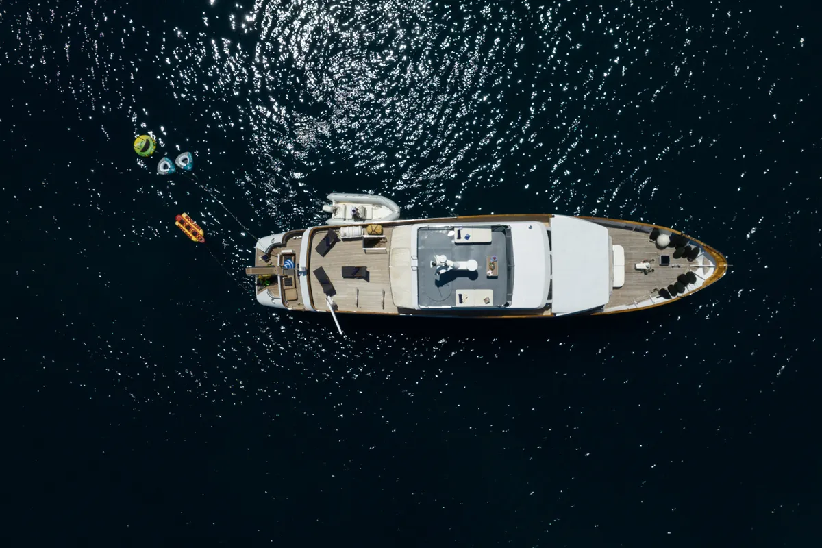Elena, a Perama Shipyard M/Y Elena motor yacht at Τροκαντερό, Greece
