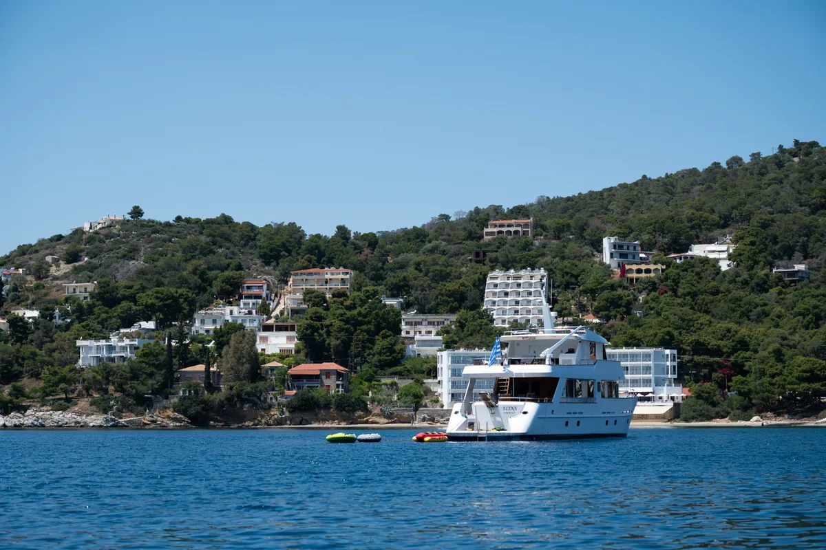 Elena, a Perama Shipyard M/Y Elena motor yacht at Τροκαντερό, Greece
