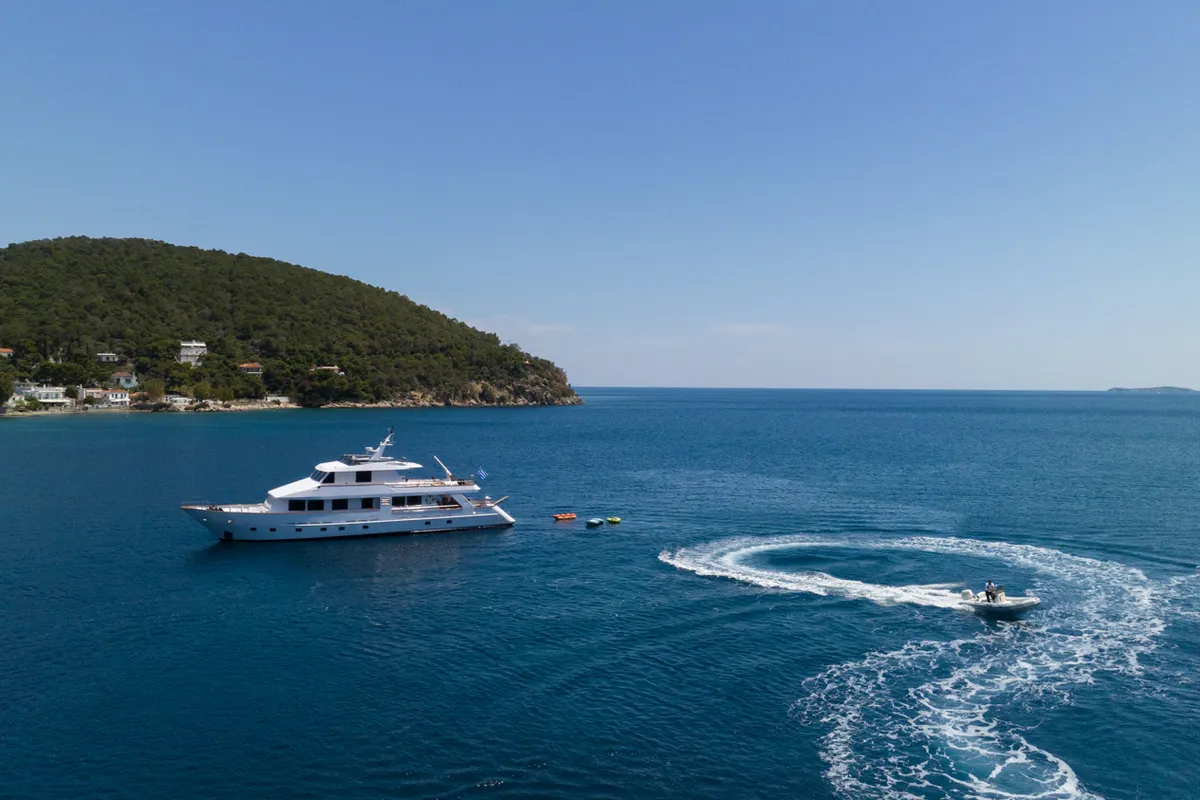 Elena, a Perama Shipyard M/Y Elena motor yacht at Τροκαντερό, Greece