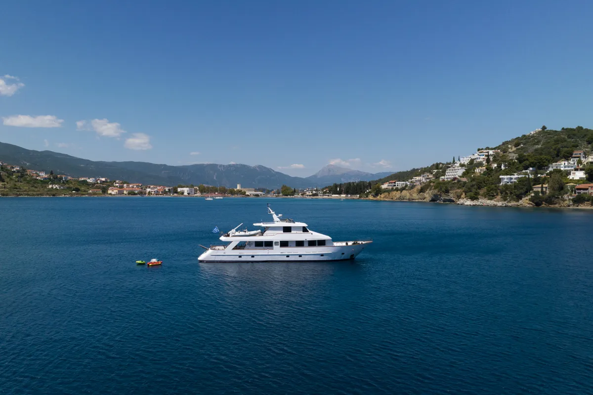 Elena, a Perama Shipyard M/Y Elena motor yacht at Τροκαντερό, Greece