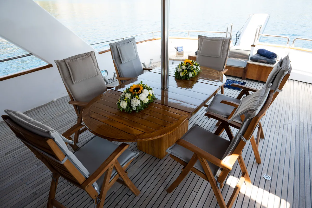 Elena, a Perama Shipyard M/Y Elena motor yacht at Τροκαντερό, Greece
