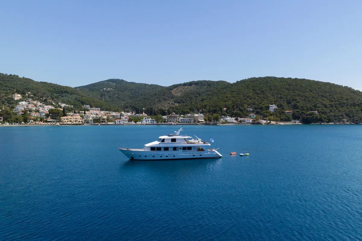 Elena, a Perama Shipyard M/Y Elena motor yacht at Τροκαντερό, Greece