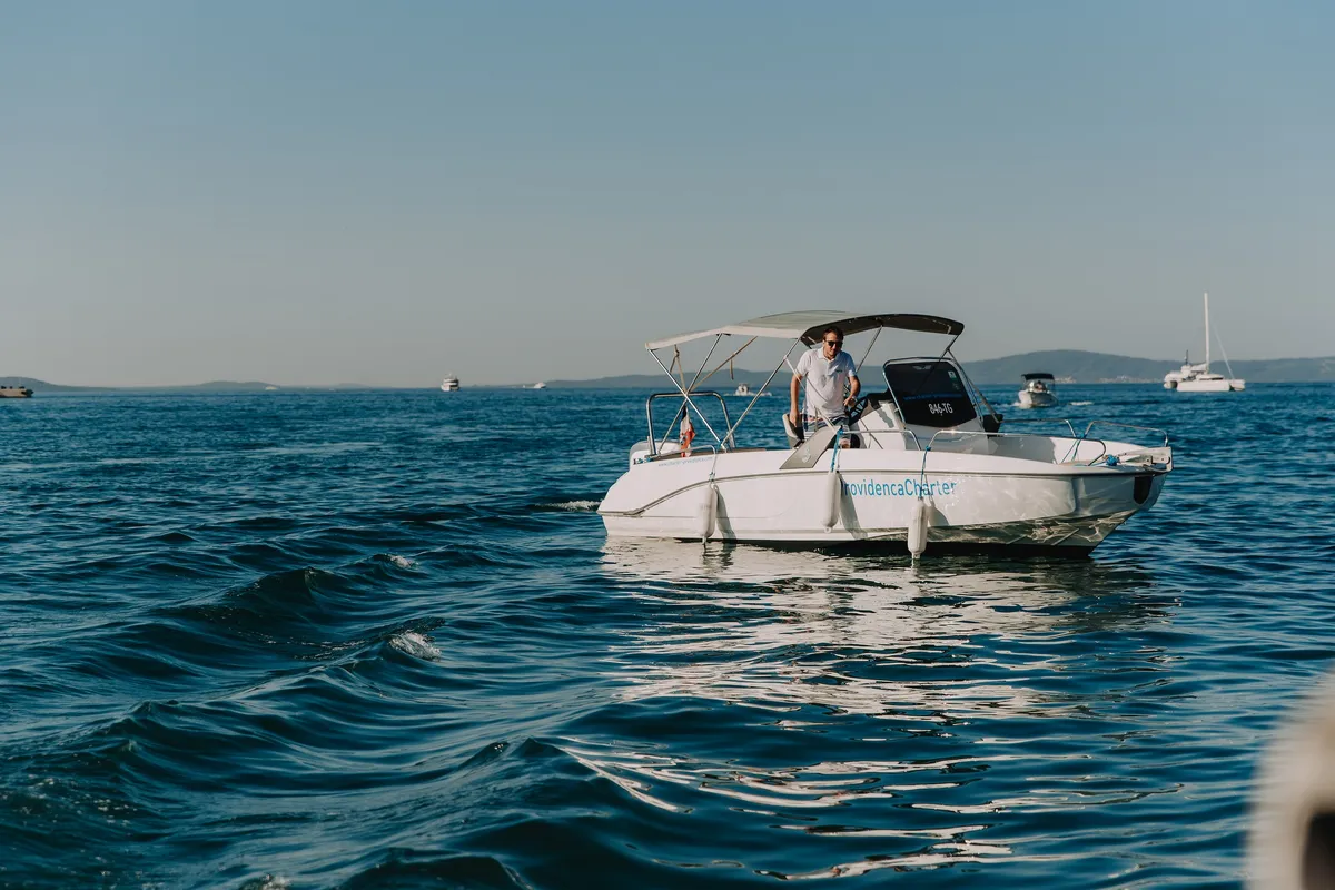Exterior view of Beneteau Flyer 6 Space Deck, a Beneteau Flyer 6 motorboat at Grad Trogir, Croatia