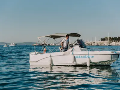 Exterior view of Beneteau Flyer 6 Space Deck, a Beneteau Flyer 6 motorboat at Grad Trogir, Croatia