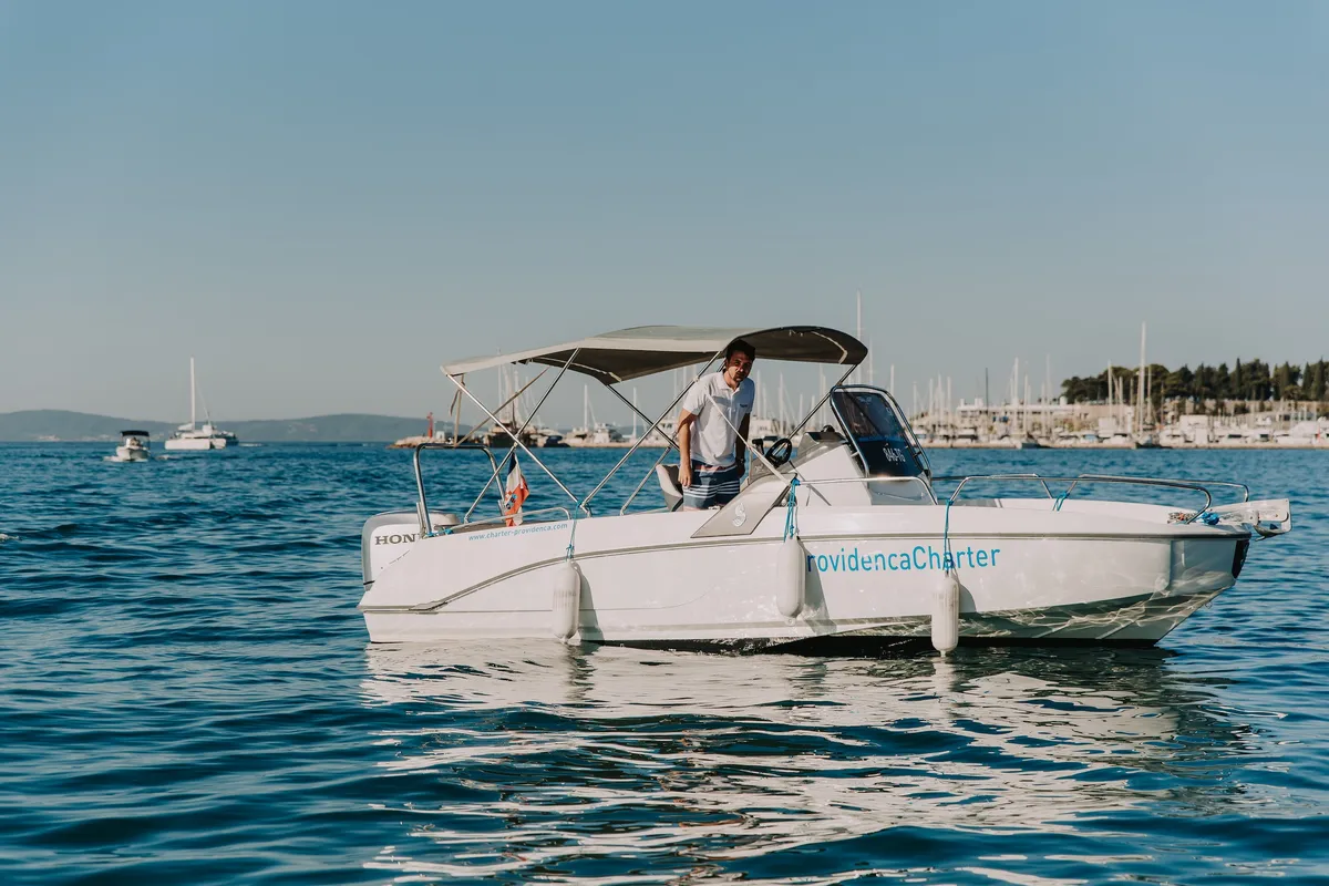 Exterior view of Beneteau Flyer 6 Space Deck, a Beneteau Flyer 6 motorboat at Grad Trogir, Croatia