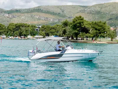 Exterior view of Beneteau Flyer 6 Space Deck, a Beneteau Flyer 6 motorboat at Grad Trogir, Croatia