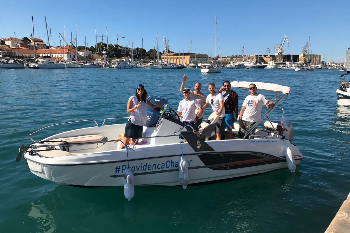Exterior view of Beneteau Flyer 6 Space Deck, a Beneteau Flyer 6 motorboat at Grad Trogir, Croatia