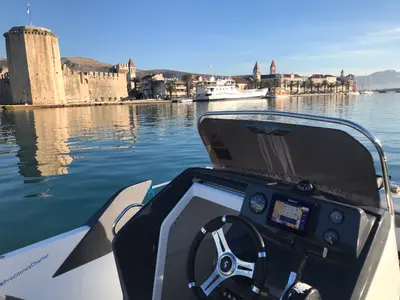 Cockpit of Beneteau Flyer 6 Space Deck, a Beneteau Flyer 6 motorboat at Grad Trogir, Croatia