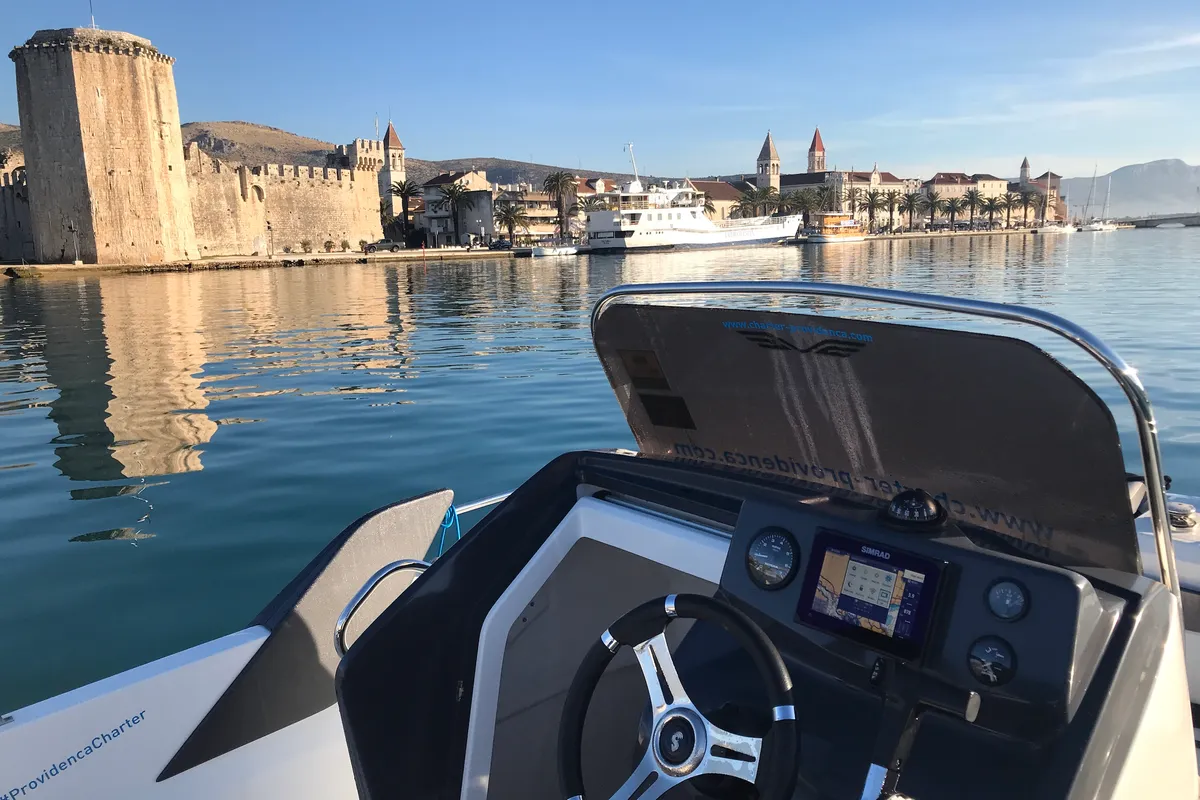 Cockpit of Beneteau Flyer 6 Space Deck, a Beneteau Flyer 6 motorboat at Grad Trogir, Croatia