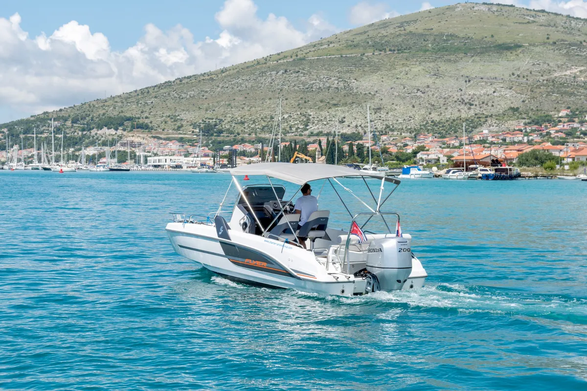 Exterior view of Beneteau Flyer 6 Space Deck, a Beneteau Flyer 6 motorboat at Grad Trogir, Croatia