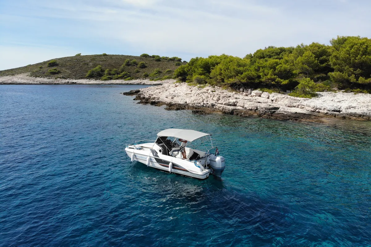 Exterior view of Beneteau Flyer 6 Space Deck, a Beneteau Flyer 6 motorboat at Grad Trogir, Croatia