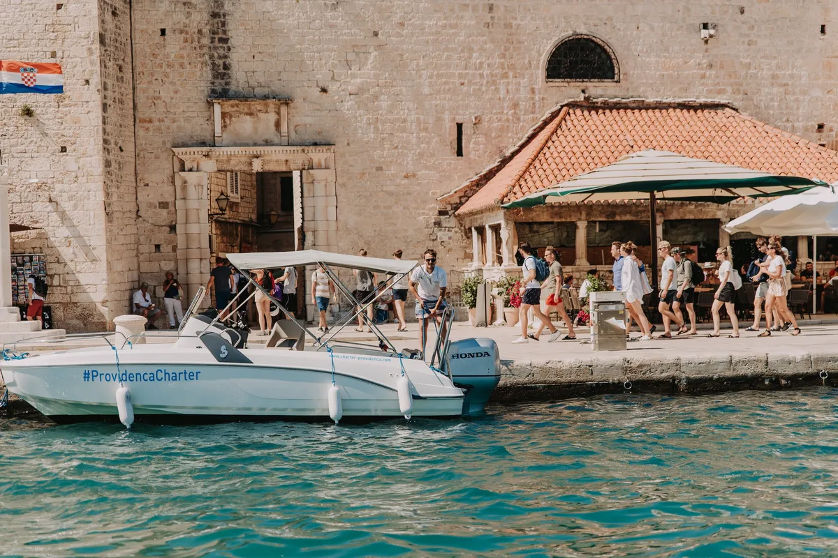 Exterior view of Beneteau Flyer 6 Space Deck, a Beneteau Flyer 6 motorboat at Grad Trogir, Croatia