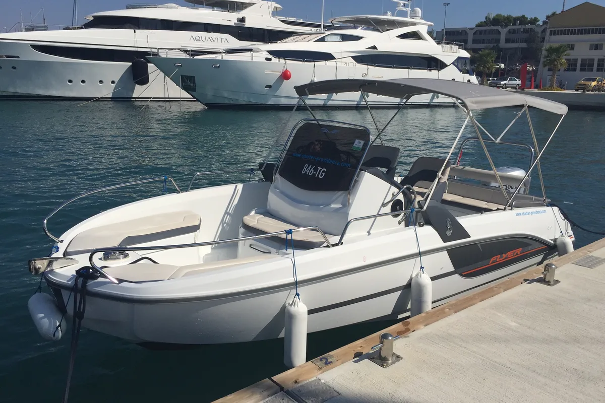 Exterior view of Beneteau Flyer 6 Space Deck, a Beneteau Flyer 6 motorboat at Grad Trogir, Croatia