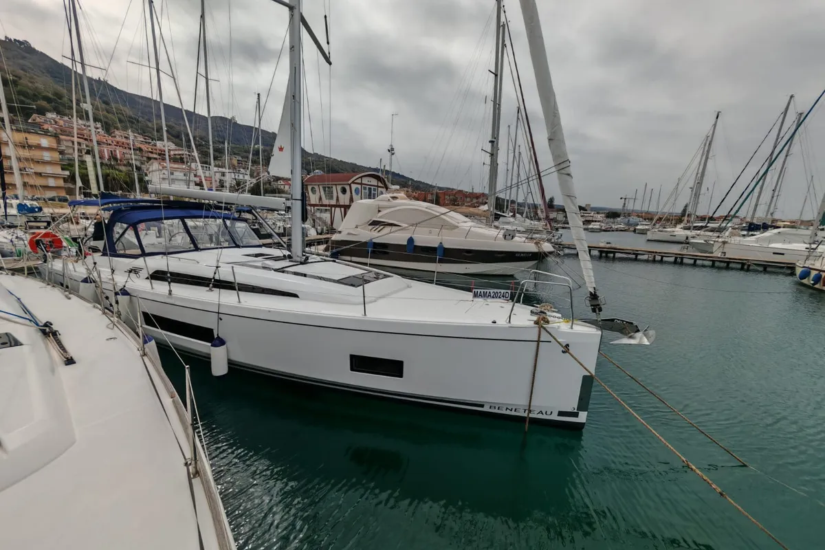 Exterior view of Aurora, a Beneteau Oceanis 46.1 sailboat at Vibo Valentia, Italy