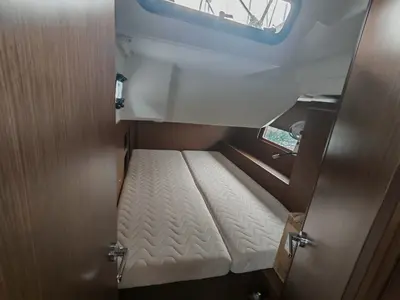 Cabin on Aurora, a Beneteau Oceanis 46.1 sailboat at Vibo Valentia, Italy