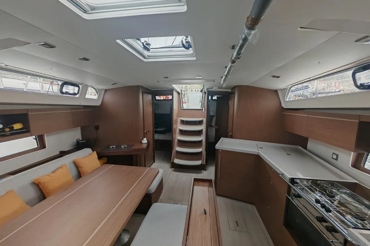 Salon of Aurora, a Beneteau Oceanis 46.1 sailboat at Vibo Valentia, Italy