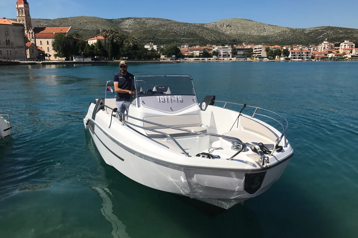 Exterior view of SPACEDeck, a Beneteau Flyer 7.7 SUNdeck motorboat at Trogir, Croatia